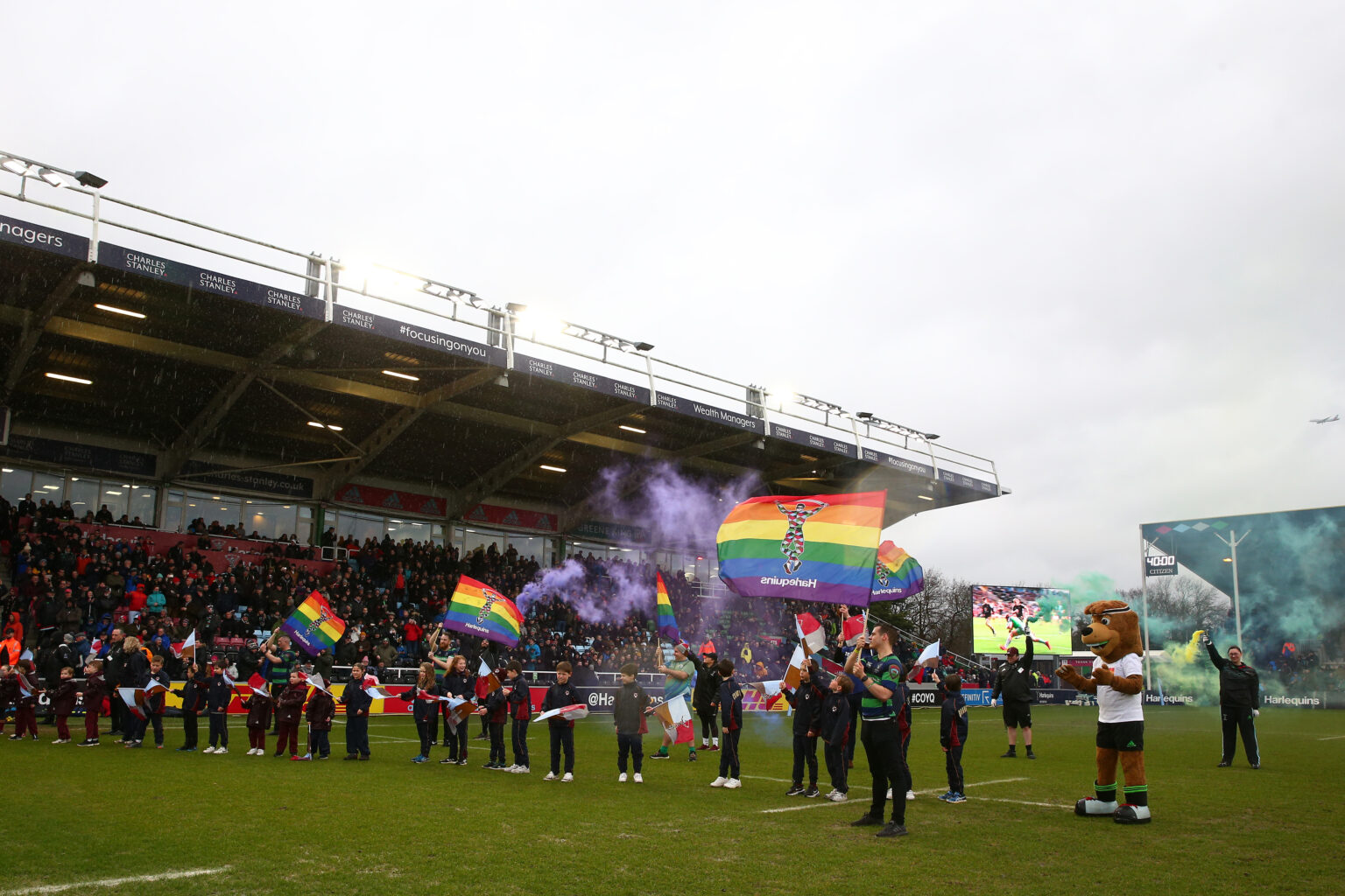 LONDON, ENGLAND - FEBRUARY 15: Guard of Honour prior to the Gallagher Premiership Rugby match between Harlequins and London Irish at on February 15, 2020 in London, England. (Photo by Steve Bardens/Getty Images for Harlequins)