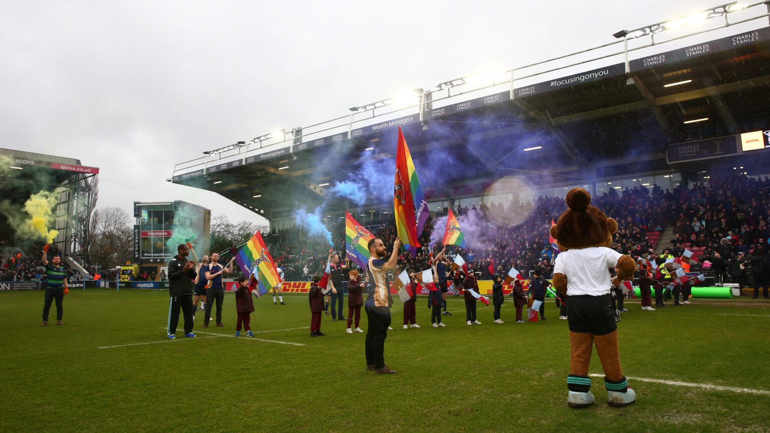 LONDON, ENGLAND - FEBRUARY 15: Guard of Honour prior to the Gallagher Premiership Rugby match between Harlequins and London Irish at on February 15, 2020 in London, England. (Photo by Steve Bardens/Getty Images for Harlequins)