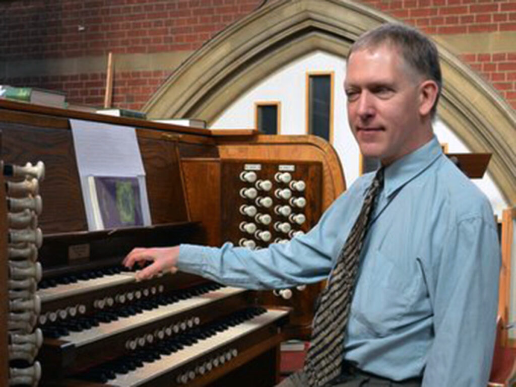 The concert organist David Aprahamian Liddle, who is blind, frequently practises in the Arabesque Trust house.